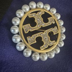 Brandnew  💯 Authentic Tory Burch Brooch 