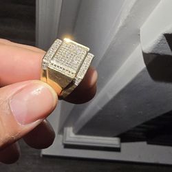 10k Gold Ring With Diamonds 