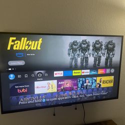 43 inch Smart TV With Wall Mount