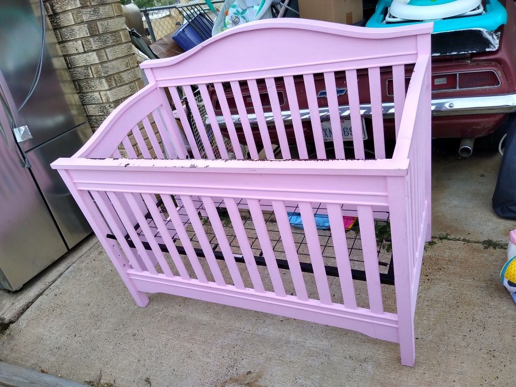 PINK CRIB ....GOOD OKAY CONDITIONS