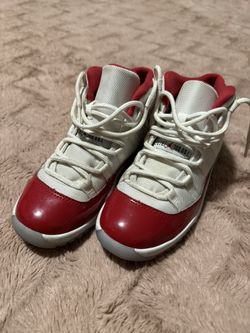 Jordan 11s Size 3Y