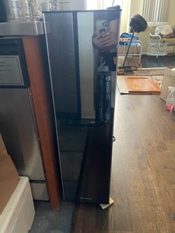 Wine Enthusiast 18-bottle 2 Temperature Touchscreen Wine Fridge