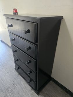 Chest of Drawers Dresser 32L 17W 51H Delivery Available