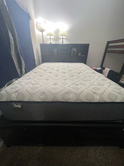 King bed with drawers