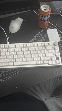 White Mechanical Keyboard with Knob