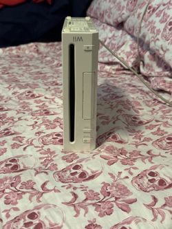 Nintendo Wii RVL-001 GameCube Compatible — Console Only
