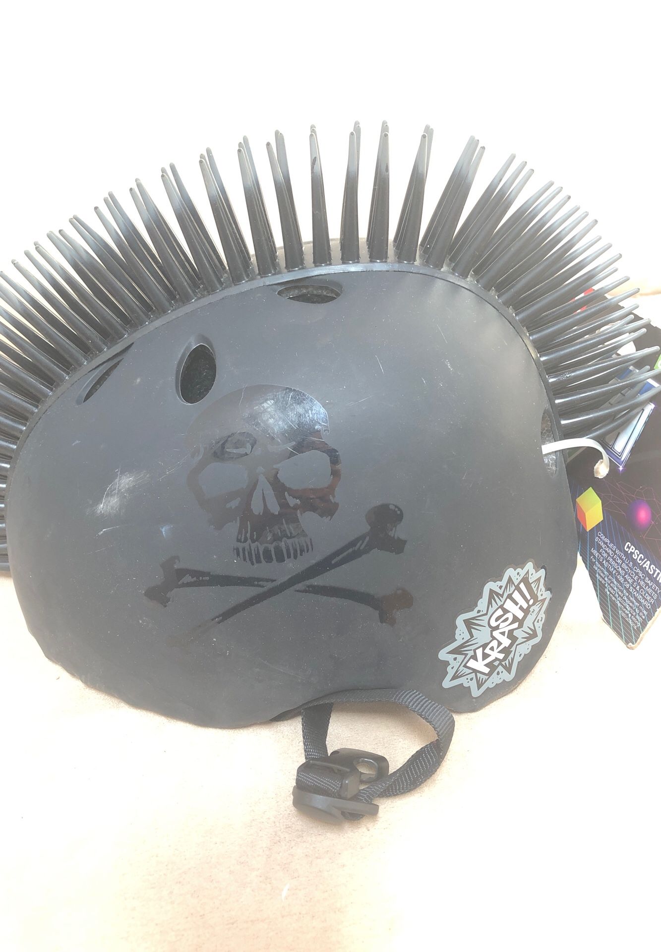 Multi sport Helmet age 8-14 cooling vents adjustable straps