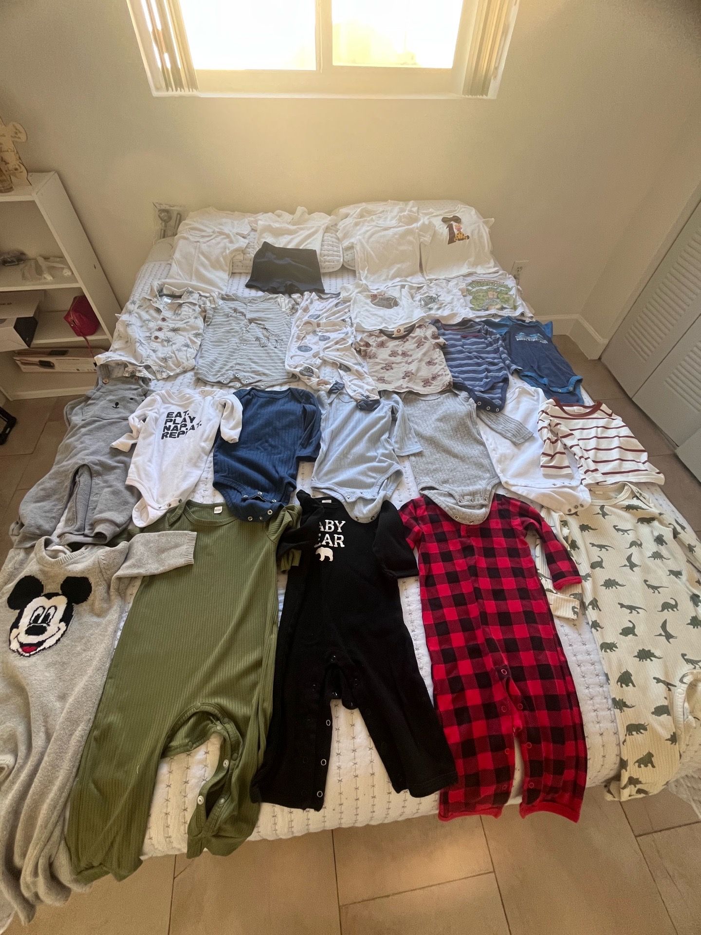 Paquete de ropa de niño de 9-12 meses