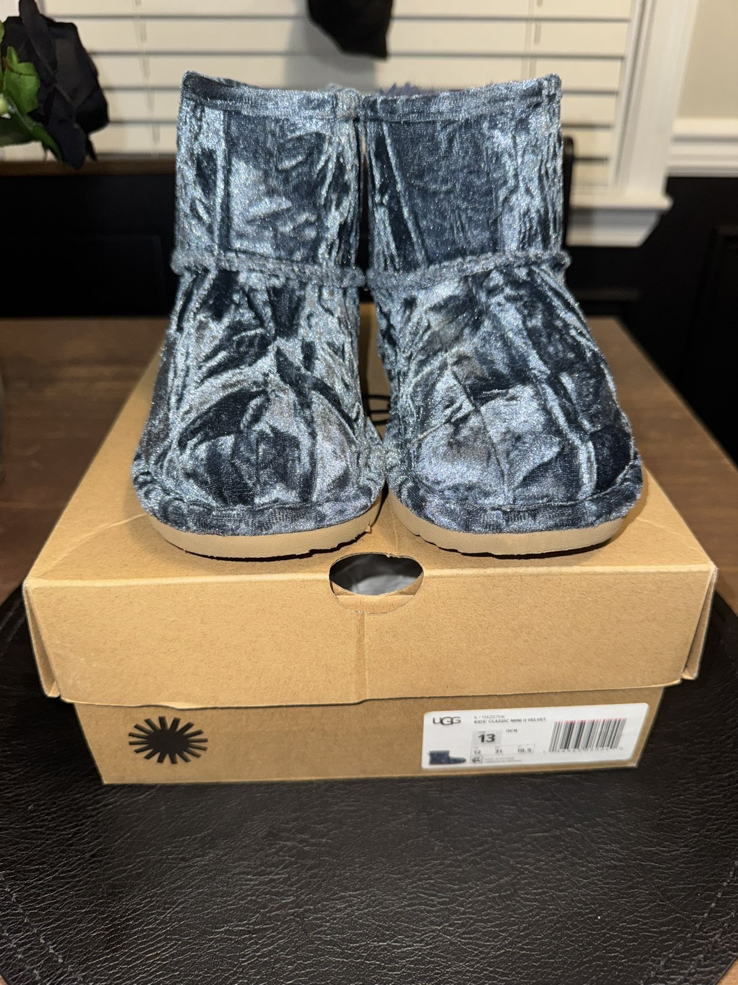 Kids’ Classic Mini II Velvet Uggs 