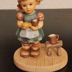 Hummel - "Snack For Santa" Figurine