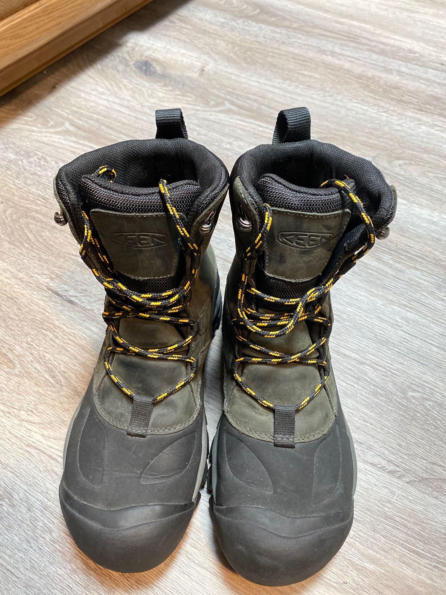 KEEN winter boots NEW