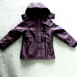 Moerdeng Brand New Ski Jacket. Women’s Size Small. Eggplant Purple 