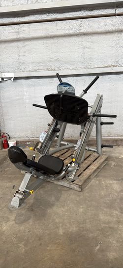 Hoist leg press