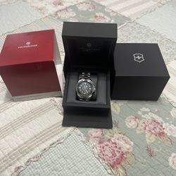 Victorinox Journey 1884 Matt green Automatic 