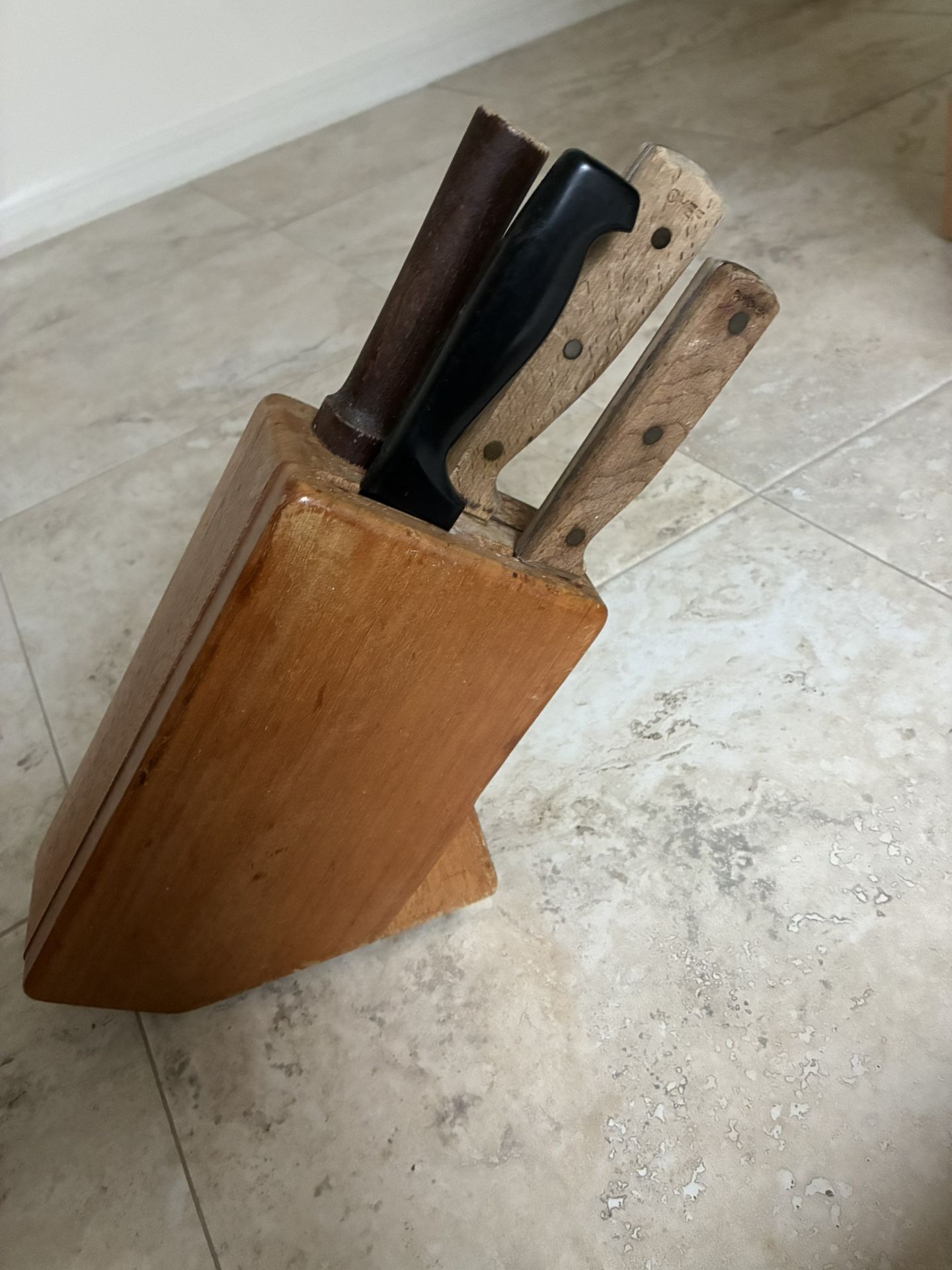 Knife Block With 6 Knives