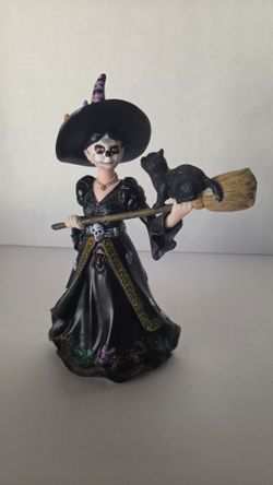 Halloween/Dia de los muertos  witch figurine