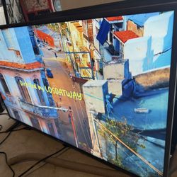 2 TVS For 1    43” Westinghouse Roku TV Smart 