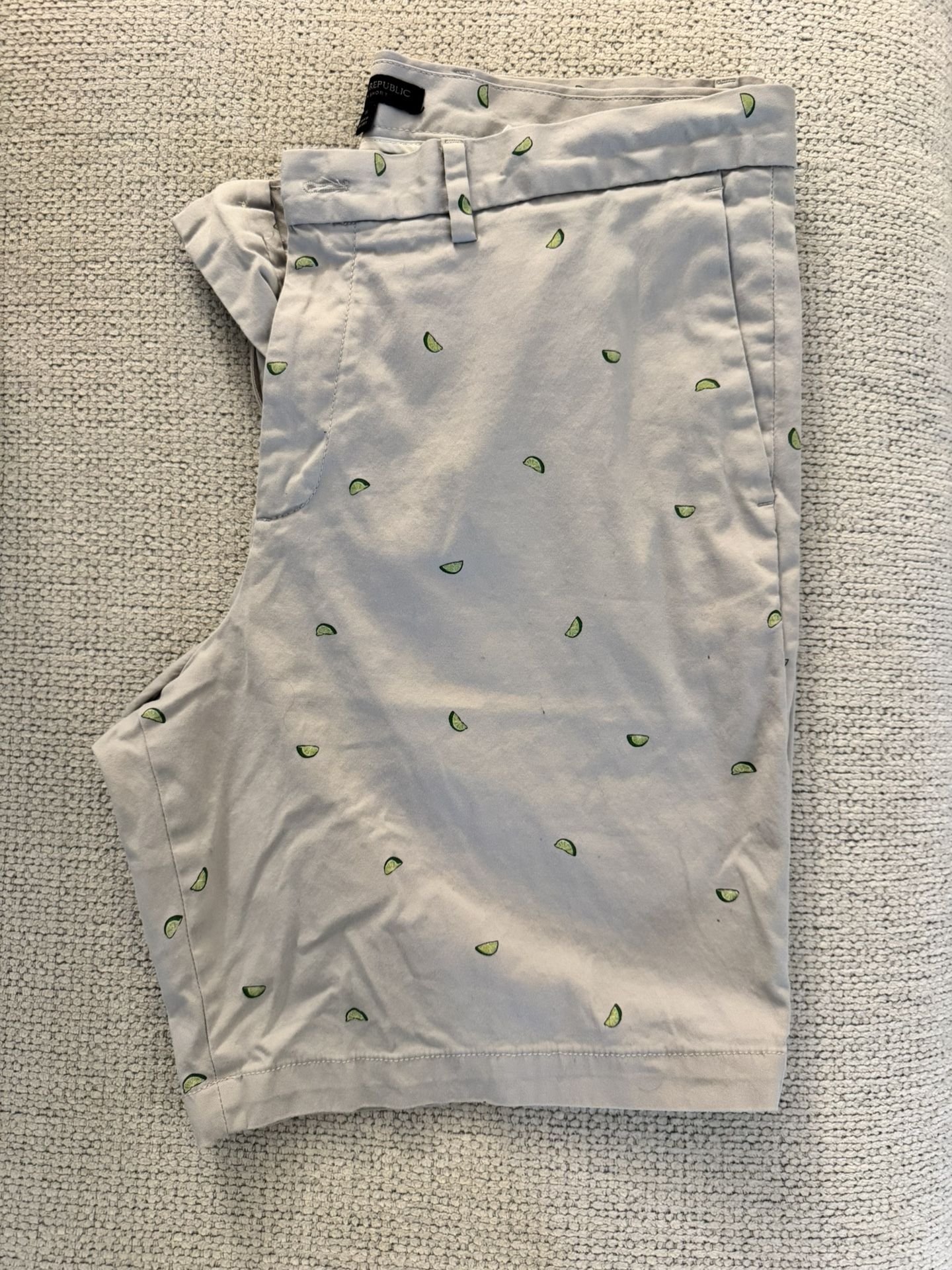 Men’s Banana Republic Gray Shorts - Size 36