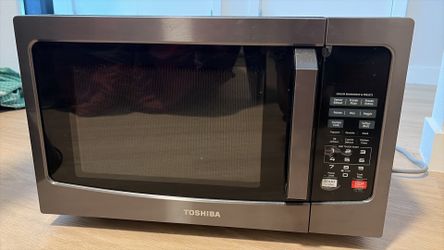 Toshiba 1.2 Cu Ft 1100W Stainless Steel Microwave - Like New