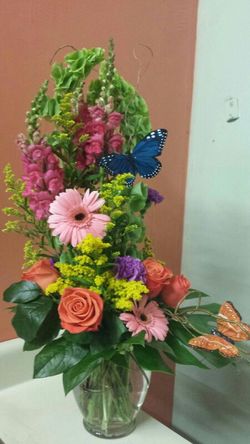 Floral arrangements for everyday occation.