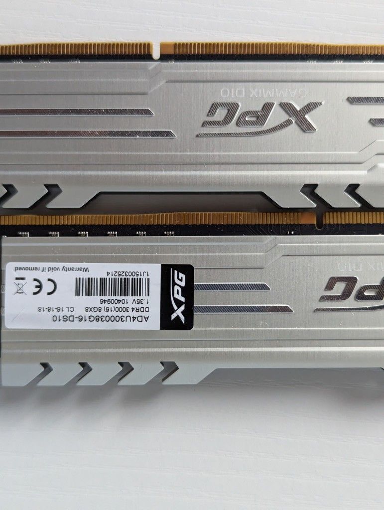 
ADATA 16 GB (2 x 8 GB) DDR4-3000 CL16 Memory