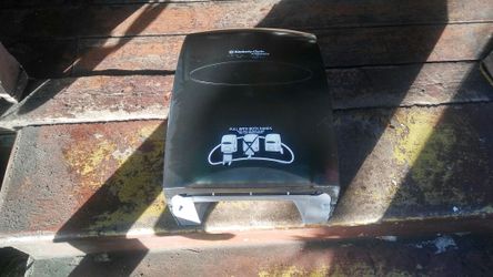 Paper towel dispenser