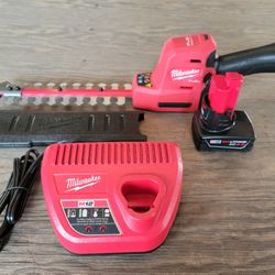 Milwaukee
M12 FUEL 8 in. 12V Lithium-Ion Brushless Cordless Hedge Trimmer Kit with 4.0 Ah Battery and Charger
