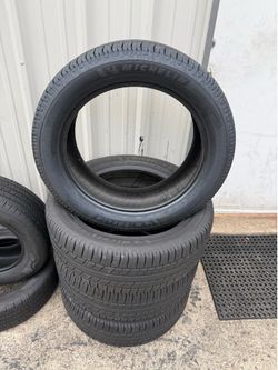 4 llantas 235/55R20 dela MICHELIN 95% de vida  $400