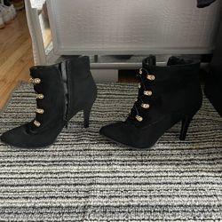 Women’s Heels Booties Black w/ gold & zipper on side $20 good condition Size 8