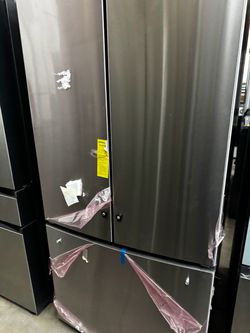 G. E. French Door Refrigerator. 33”