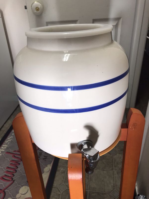 Ceramic Water Dispenser w/Stand for Sale in Las Vegas, NV OfferUp