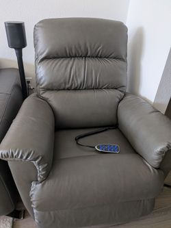 La-Z-Boy Tripoli Power Rocker Recliner - Excellent Condition (Leather, Power Headrest & Lumbar)**