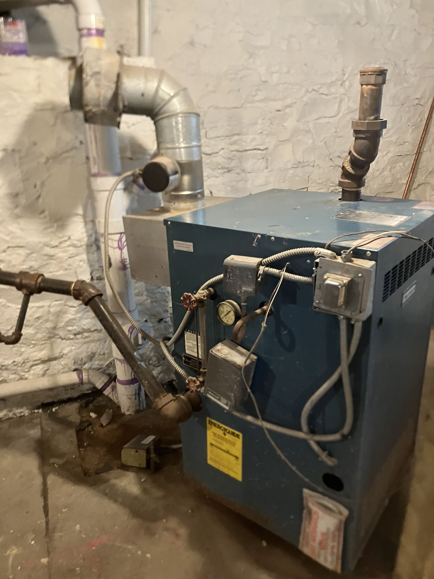 Burnham IN6PVNI-M2, Independence gas steam boiler 82.1%, 5 radiators included.