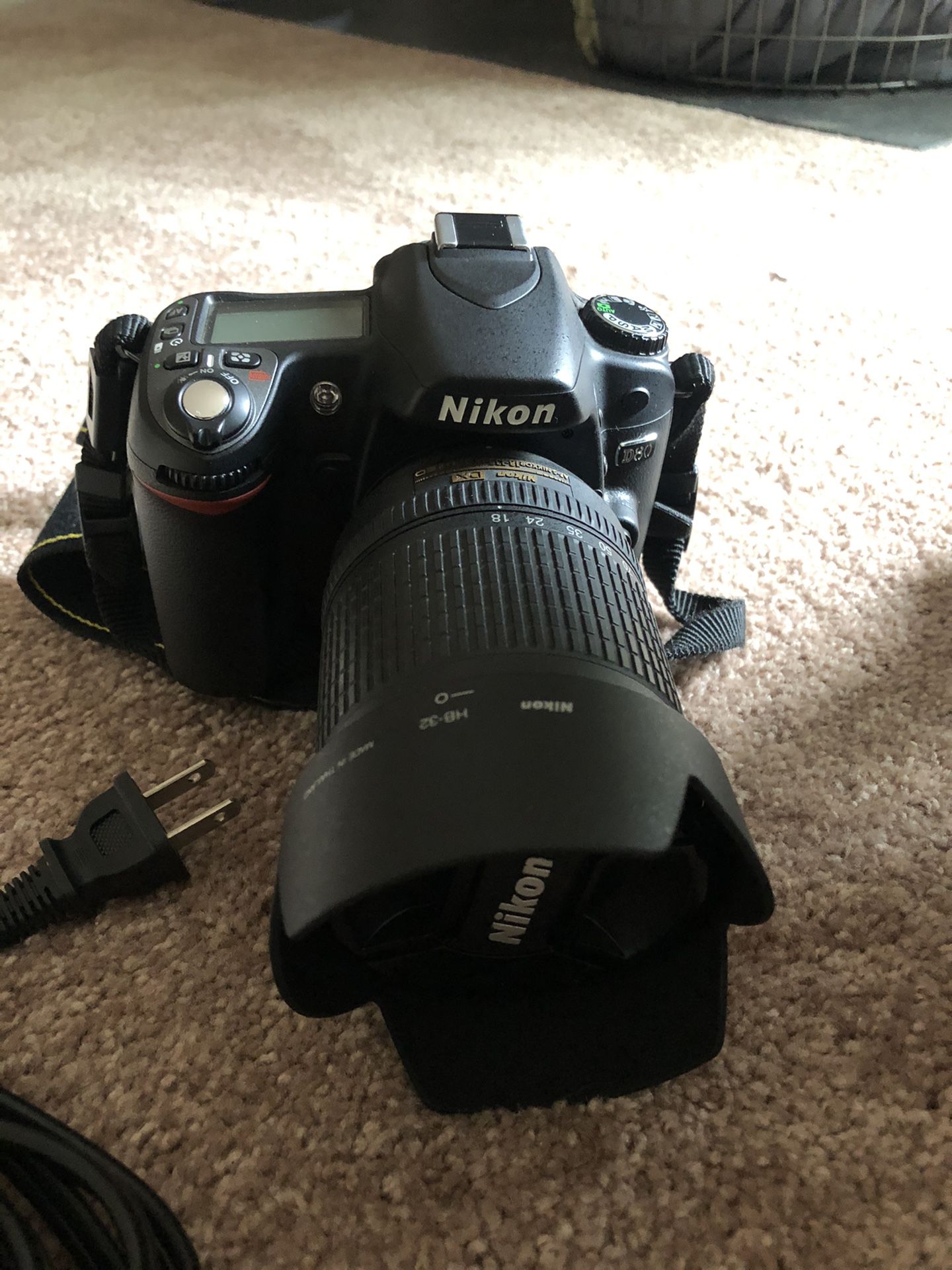 Nikon D80 Digital SLR Camera - (Kit w/18-135mm Lens) Original Box And Travel Bag