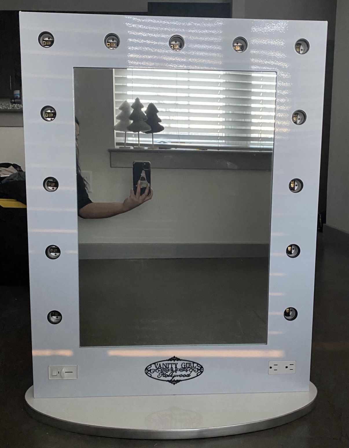 HOLLYWOOD VANITY MAKEUP MIRROR WITH 10 LED LIGHTS ( Read Description)