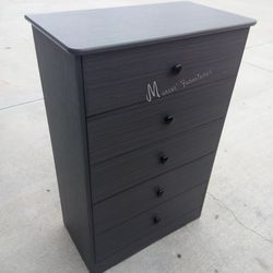 Single Gray Matte Bedroom Dresser!