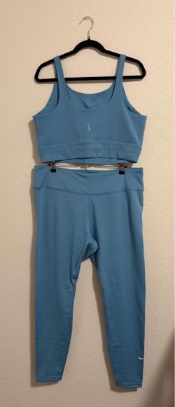 Nike Women’s Matching Workout Set – Size XXL