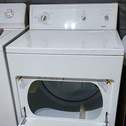Secadora De Gas Kenmore Heavy Duty Con Garantía Lusiendo Y Trabajando Exelente $250