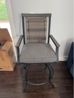 Outdoor Swivel patio/pool chair