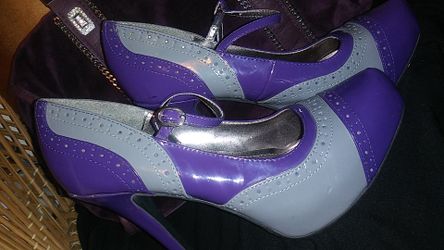High Heels Pin Up Style women's Shoes 8 and 1/2 purple and gray about a 3-inch heel