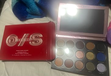 One size makeup pallet
