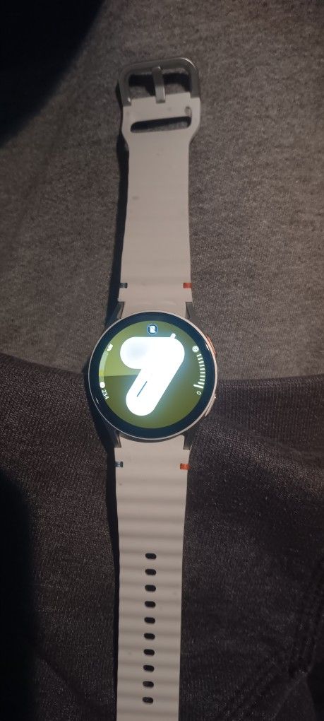Galaxy Smartwatch 7 Will Trade For Bluetooth Speaker Or Shoes 10and Half