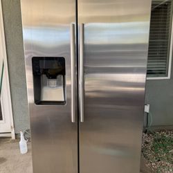 Samsung French Door Fridge W/ Ice Maker
