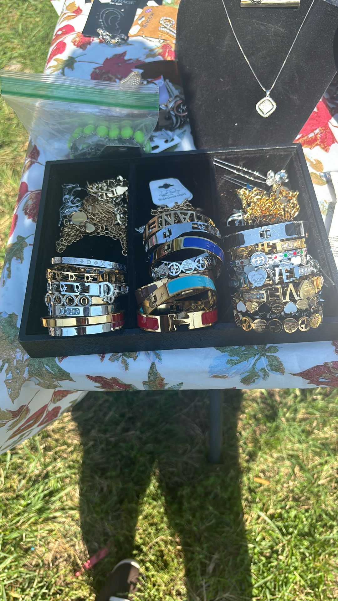Boutiqful Yard Sale  Glasses 10