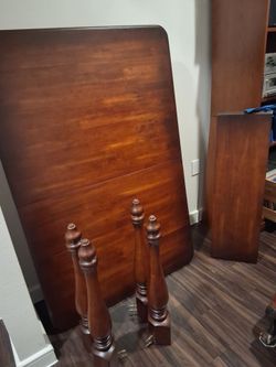 Mahogany dining table / no chairs