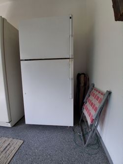 GE REFRIGERATOR/FREEZER