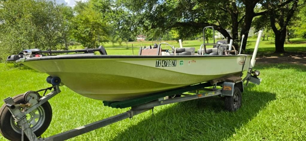 Boston Whaler Boat with Trailer and Tohatsu 50hp Motor
