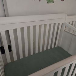 Crib/ Changing Table 