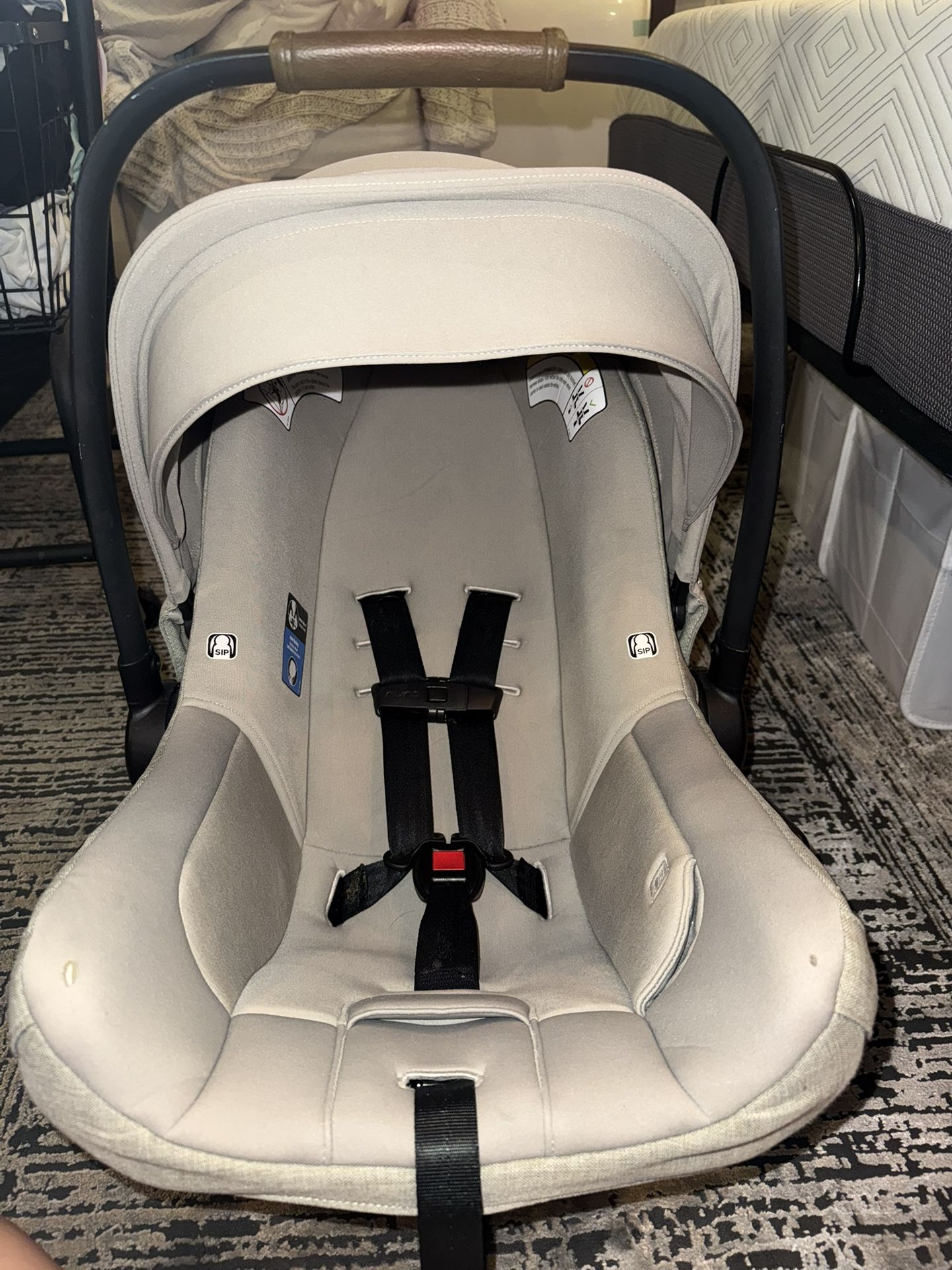 Nuna Pipa Aire RX car seat and Relx Base