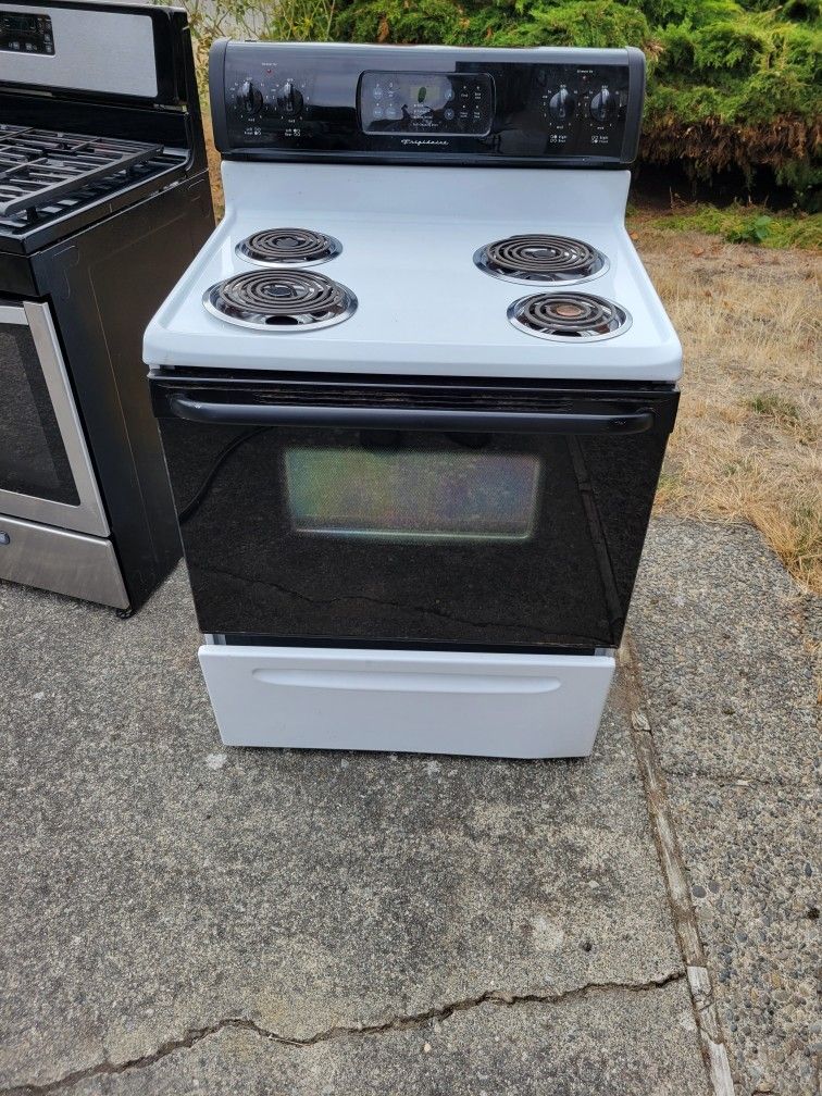 Range Works Good Only $150 With New burners